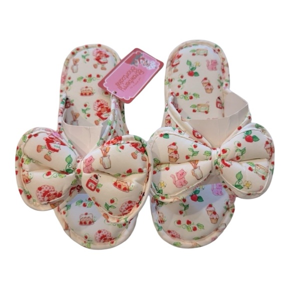 Strawberry Shortcake Women's Printed Comfortable Robe and Matching Slipper Set - Picture 4 of 5